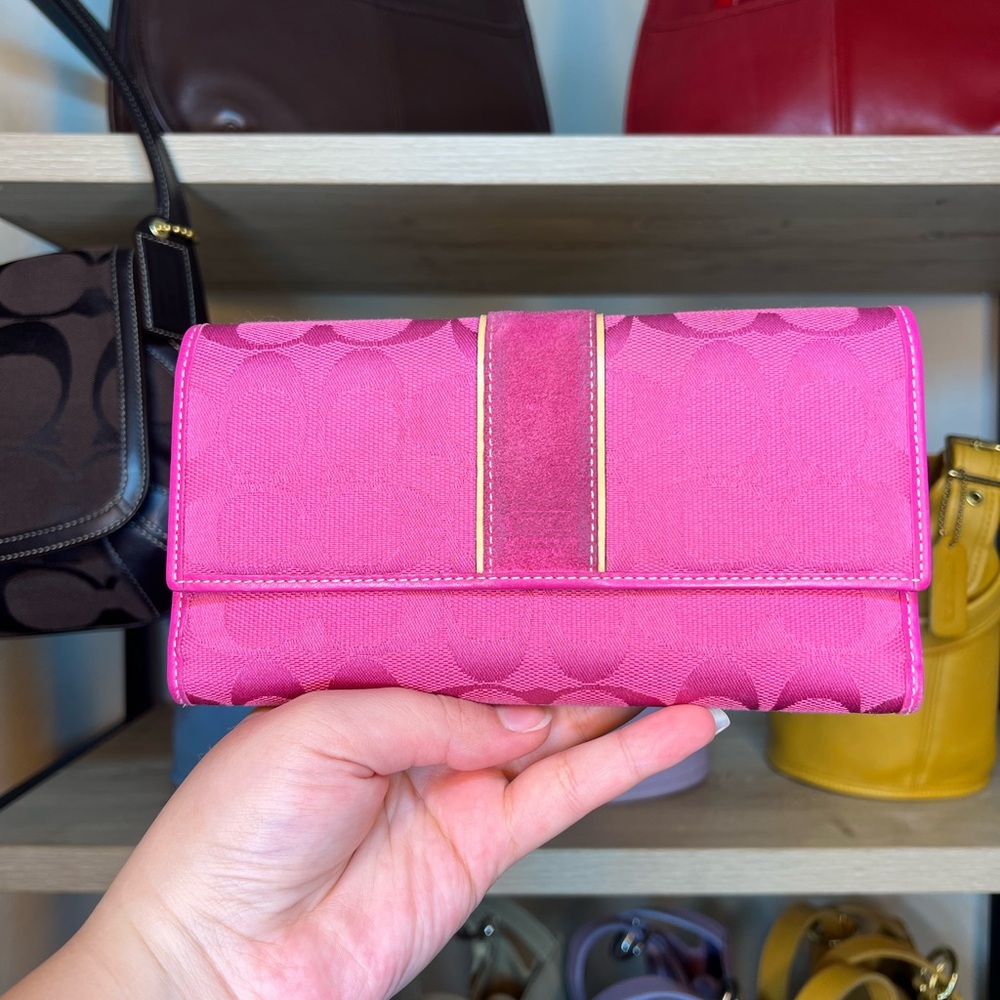 Coach Hamptons Barbie Pink Trifold Wallet 🩷